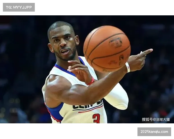 镜头聚焦：老将克里斯·保罗指挥队友完成一次成功的边线球防守布置